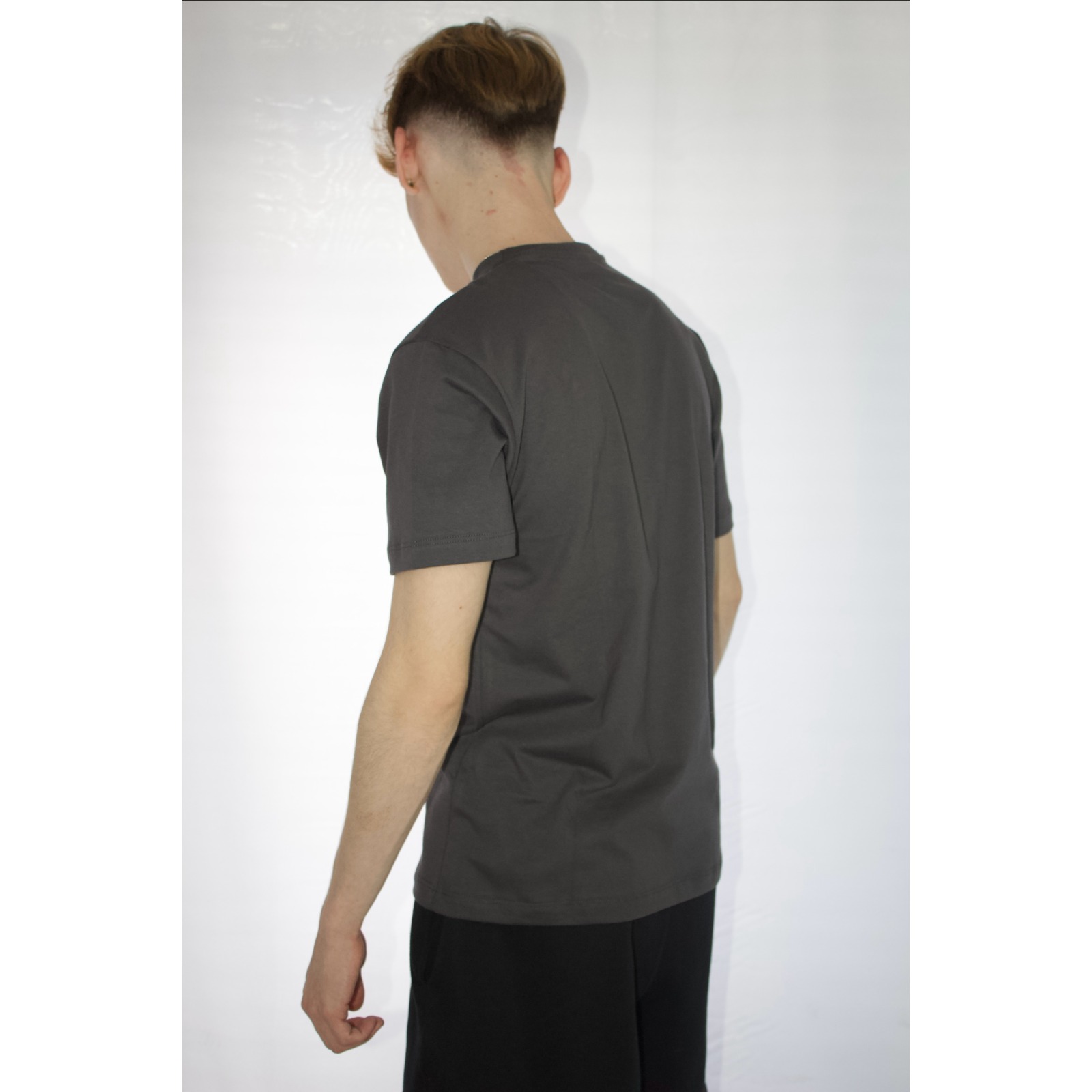 Camiseta Regular Fit Cinza Chumbo 6